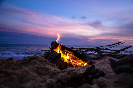 Close to Nature - Crackling Campfire with Night Sounds